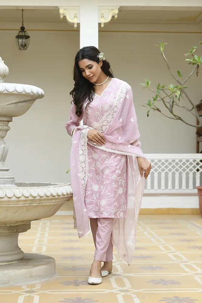 Vaasva Women Pink Linen Embroidered Solid Kurta Set With Solid Pants & Chiffon Embroidered Dupatta Set