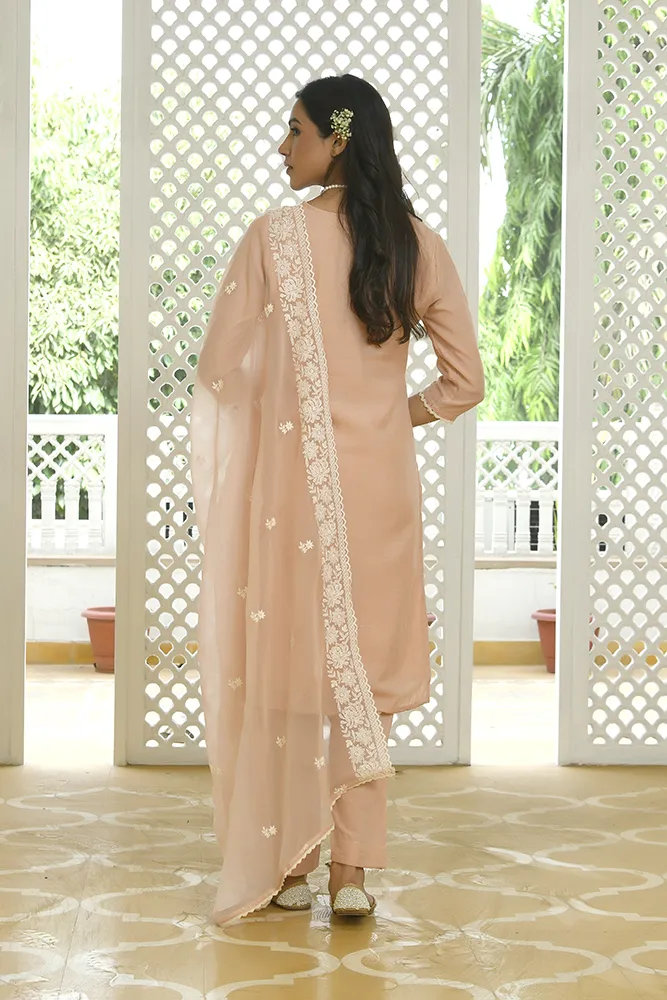 Vaasva Women Peach Linen Embroidered Solid Kurta Set With Solid Pants & Chiffon Embroidered Dupatta Set