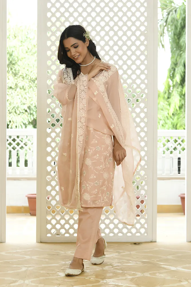 Vaasva Women Peach Linen Embroidered Solid Kurta Set With Solid Pants & Chiffon Embroidered Dupatta Set