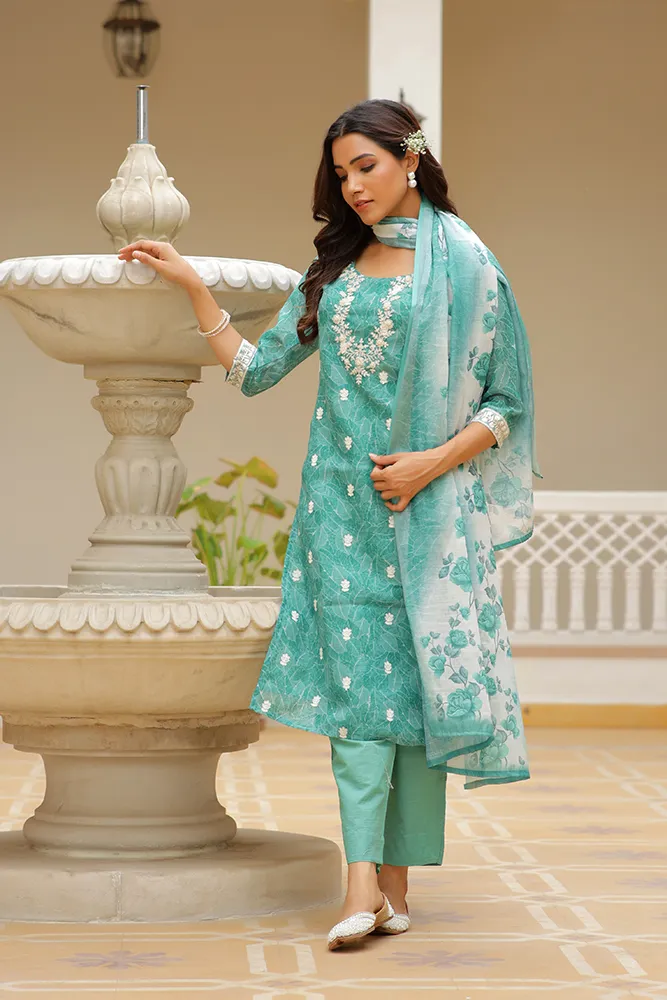 Vaasva Women Green Linen Kurta Embroidered Kurta Set With Solid Pants & Dupatta Set